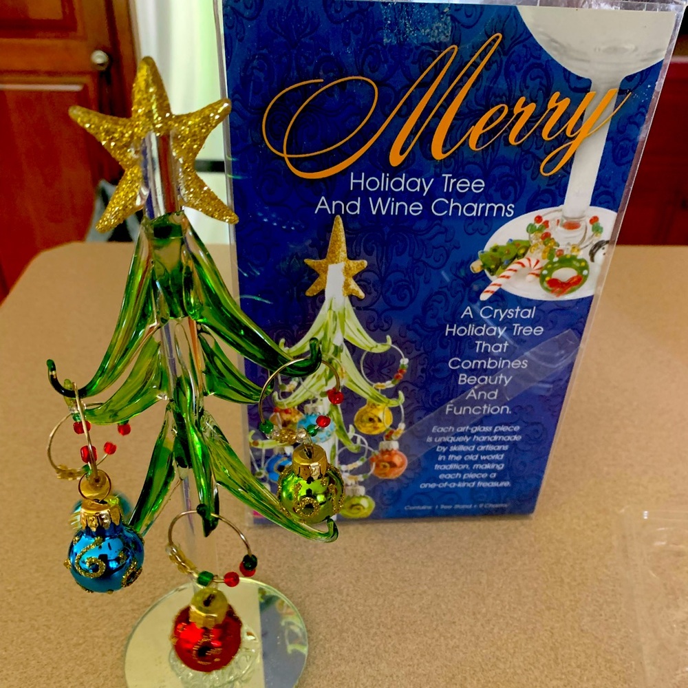 Wine glass charm tree set. In box. Full set.